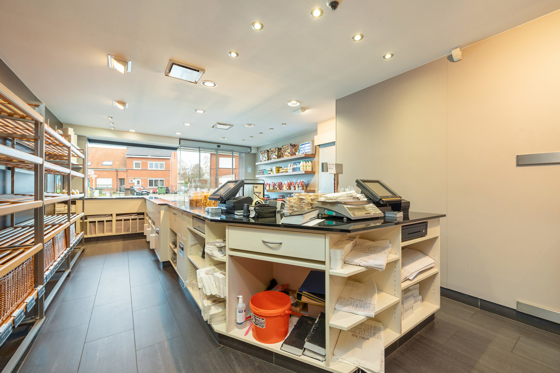 Warme bakkerij &amp; aangrenzende bouwgrond met parking - foto 4