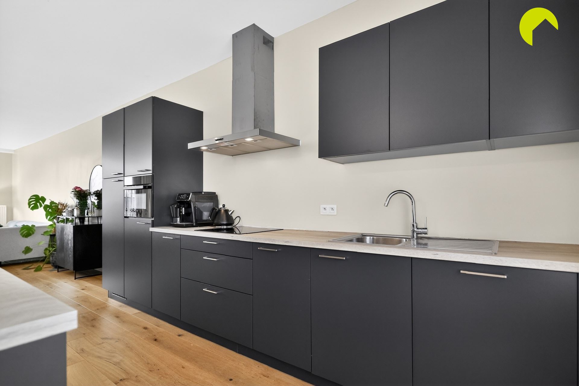 Gerenoveerde duplex met 3 slpks en 2 badks! - foto 2