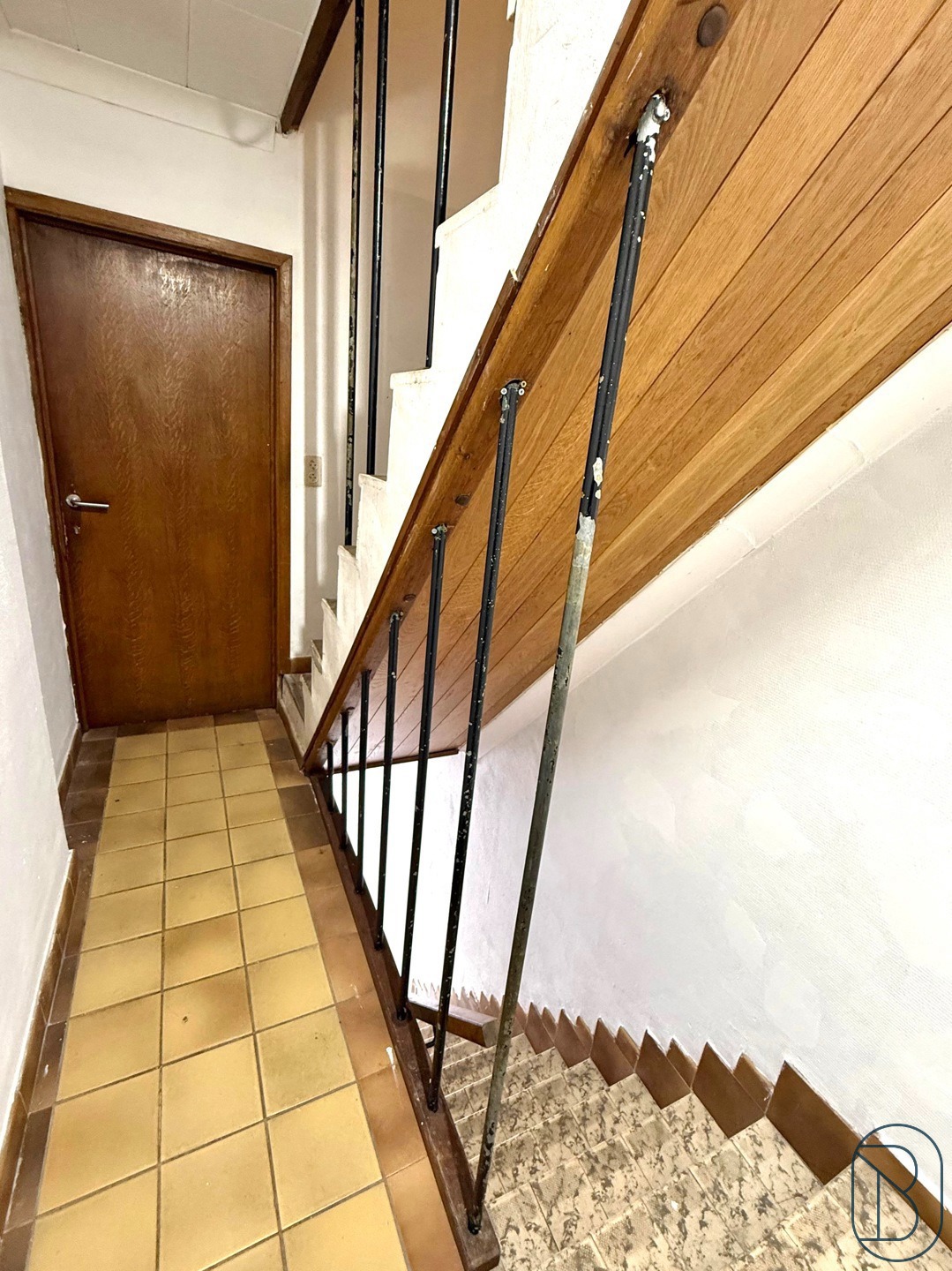 OPBRENGSTEIGENDOM: 2 op te frissen appartementen (1 slpk). - foto 3