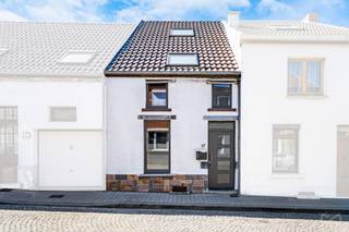 We Invest Mons vous propose cette charmante maison d’habitation idéalement située à proximité de toutes les commodités.Les travaux essentiels ont...