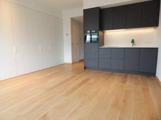 Beautiful, move-in-ready studio for rent at Willy Van Der Meerenstraat 3, 1140 Evere.The studio offers plenty of storage space, with large...