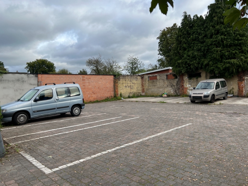 Goedgelegen autostaanplaats centrum Kapellen - foto 1