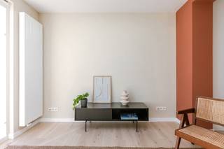 Maison entièrement rénovée avec trois chambresScore EPC : AMOBISCORE : 8,7/10Située dans un quartier calme mais central, cette maison entièrement...