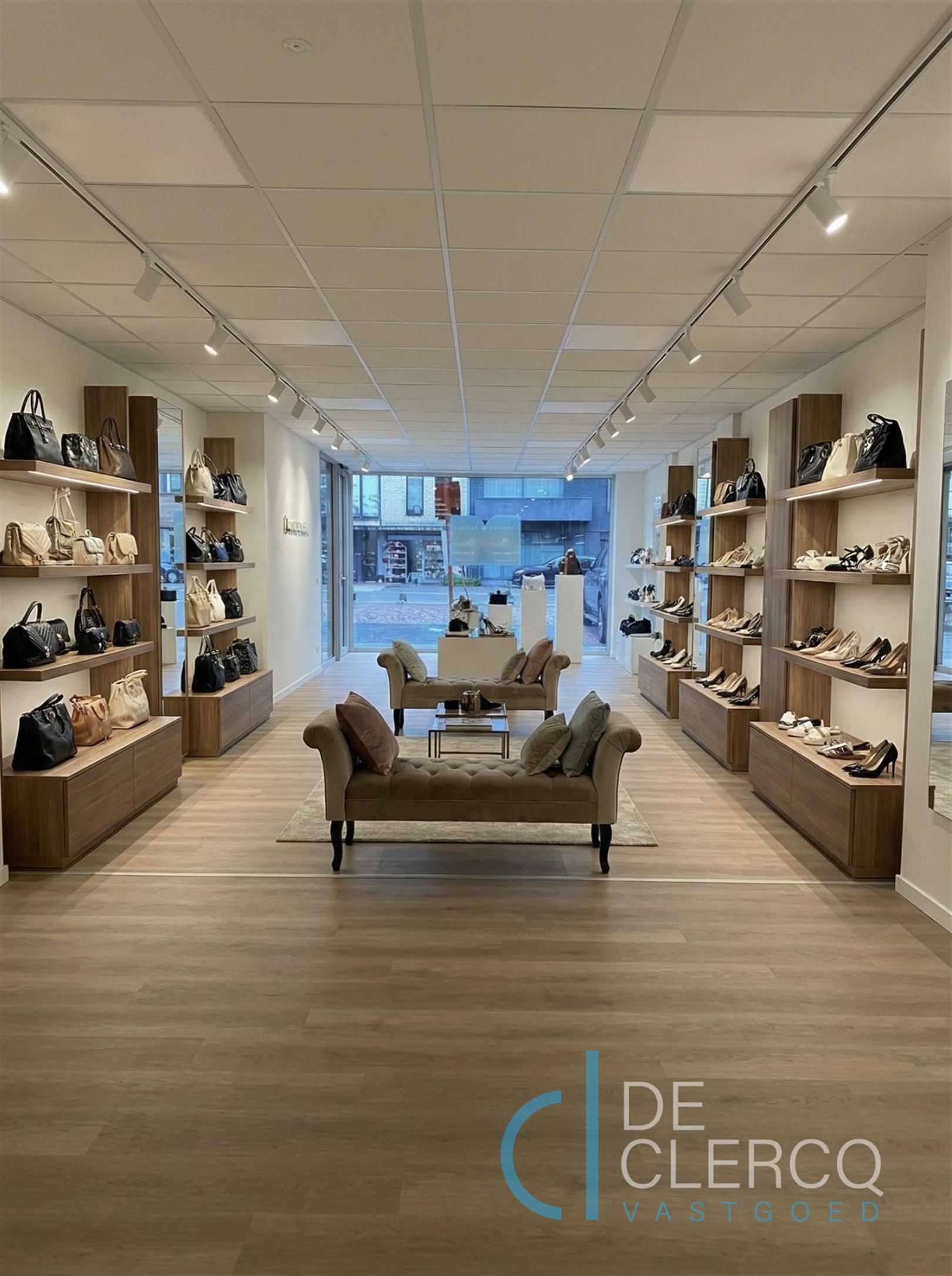 Nieuw, ruim handelspand te huur in centrum Lochristi! - foto 3