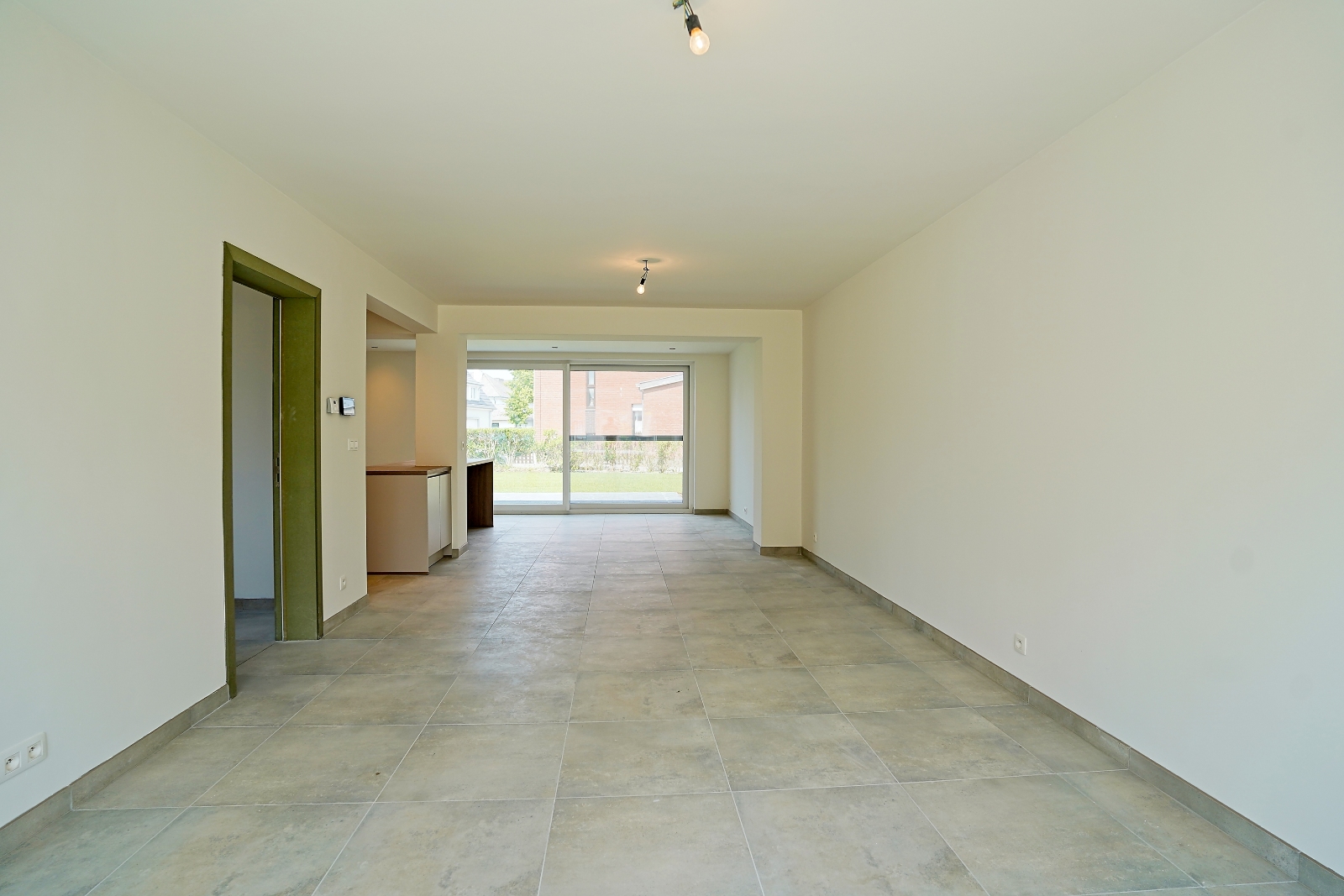 Totaal gerenoveerde woning op een rustige locatie - foto 4