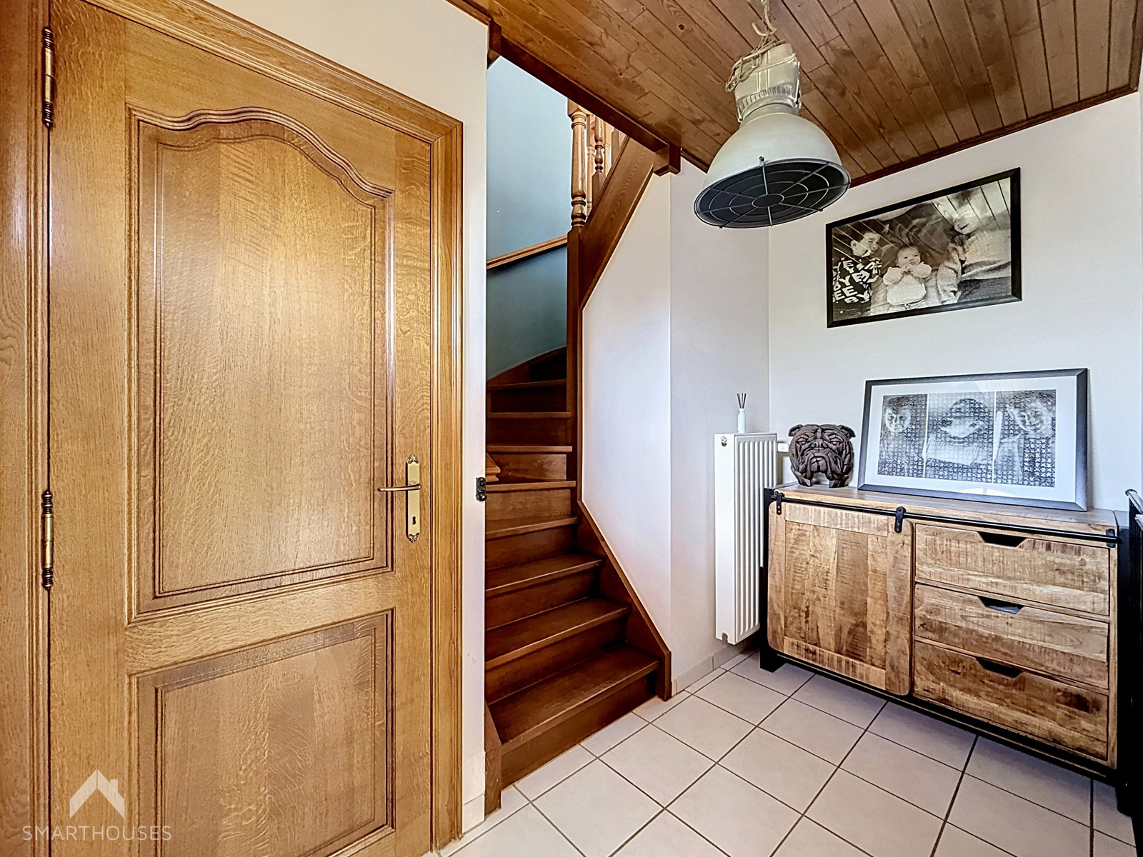 Instapklare villa op 763m² met drie slpkrs en 2 garages - foto 2
