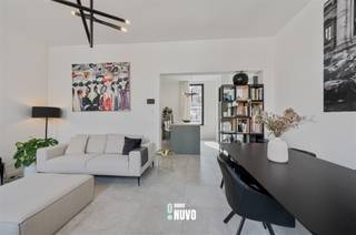 Prachtige instapklare woning met handelszaak in het centrum van Aalst.Ontdek deze unieke eigendom in het hart van Aalst, met een perfecte balans...