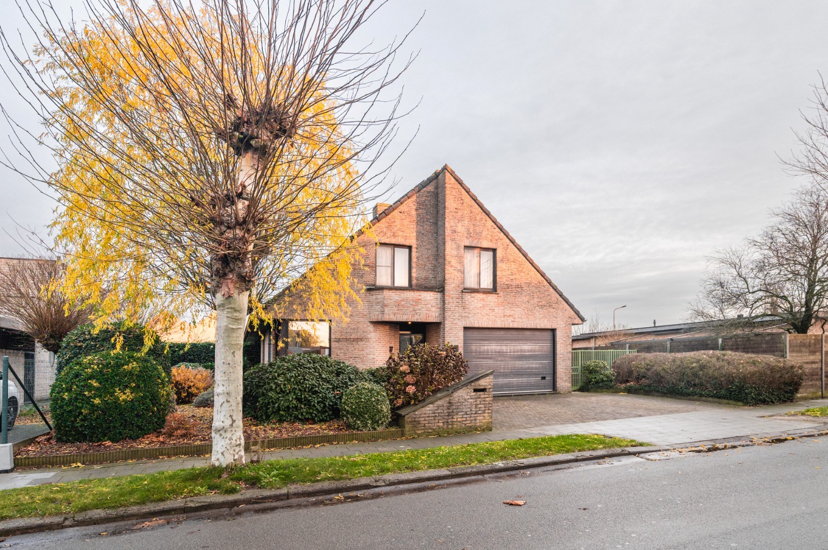 Villa met 6 kamers, garage, 44 zonnepanelen, en veel ruimte op 810 m² - foto 1