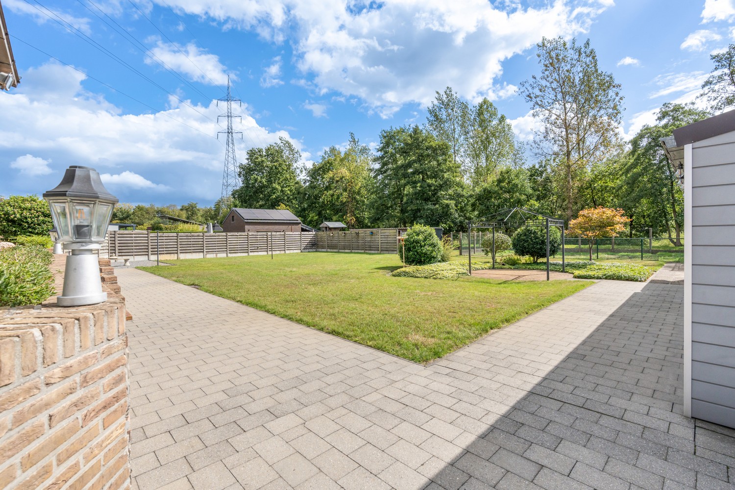 Gezellige gezinswoning met 5 slaapkamers, volledig onderkelderd en tuin met prachtig groen uitzicht – Mol Sluis - foto 4