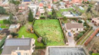 Bouwgrond voor open bebouwing van 8 are 65 centiare, gelegen in een rustige doodlopende straat binnen een residentiële wijk.LOT 3 op het...