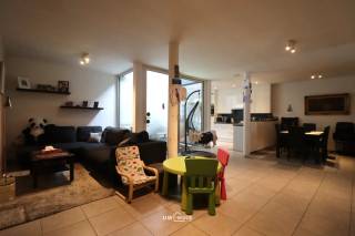 Bent u opzoek naar een ruim én energiezuinig appartement met twee slaapkamers, in het centrum van Waasmunster?Lees en kijk dan snel even verder!Dit...