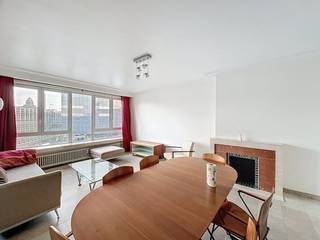 Gelegen in de directe nabijheid van het Zuidstation en alle voorzieningen (Thalys, metro, winkels), zal dit prachtige gemeubelde appartement van ±...