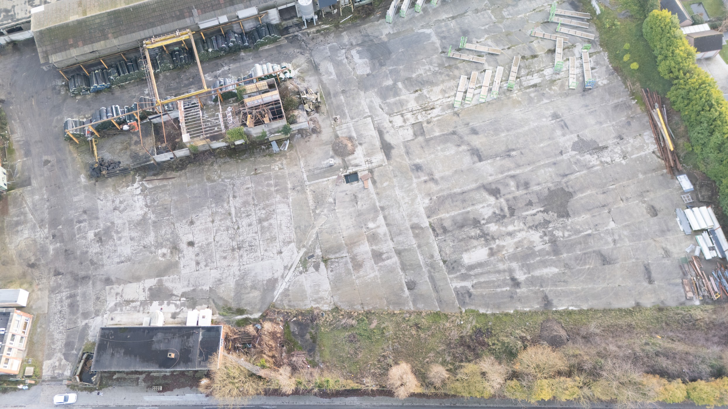 Buitenopslag (6200m²) en opslagruimte (400m²) te huur in Waregem - foto 2