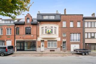 Zeer verzorgde, lichtrijke woning met 4 slaapkamers en 2badkamers op een Topligging te Halle.