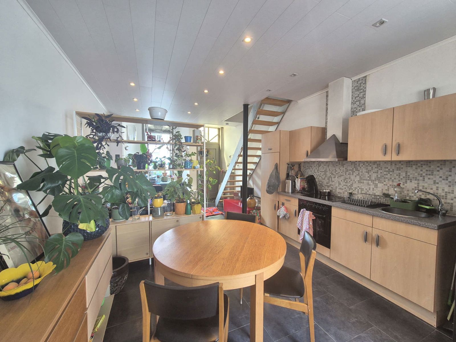 Gerenoveerde rijwoning met 2 slaapkamers - foto 4