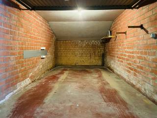 Ondergrondse garage in een residentie op de hoek van de Bortierlaan en de E. d'Arripelaan.Afmeting garagebox: L: ±6,73m; B: ±2,60m; H: ±2,03mAfmeting...