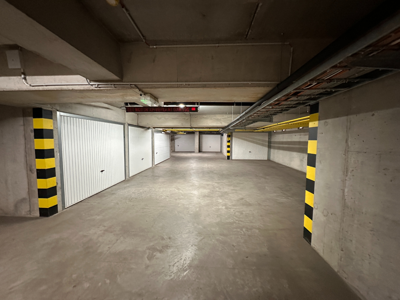 Afgesloten garagebox in residentie Modena - foto 4