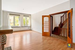 TE RENOVEREN BEL-ETAGE MET GIGA TUIN NABIJ PULHOF! Bent u op zoek naar een ruime woning met karakter en veel potentieel in Wilrijk? Deze stevige...