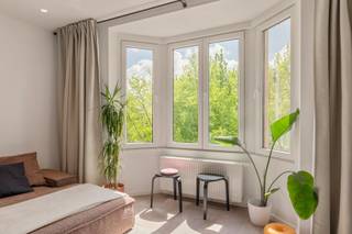 Piekfijn en lichtrijk wonen in een straat die leeft In de Kerkstraat woon je midden in dat ritme, met buurtwinkels, horeca en het Laar vlakbij - waar...