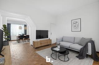 Algemeen bezoekmoment op zaterdag 6 december 2025 van 08u30 - 09u30 // Reservatie verplichtOntdek deze charmante woning op een centrale ligging in de...