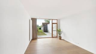 Zeer mooie en moderne woning, genietend van prachtige zichten op de achterliggende Polders van Damme. Rustige locatie op nog geen 10 minuten...