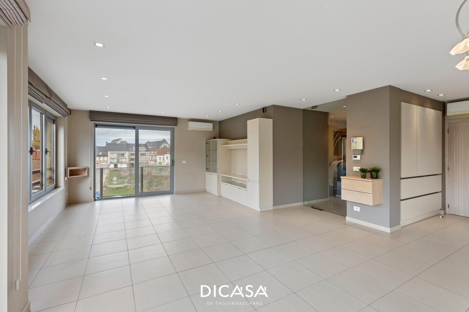 Ruim tweeslaapkamerappartement met garage in het centrum van Roeselare - foto 4