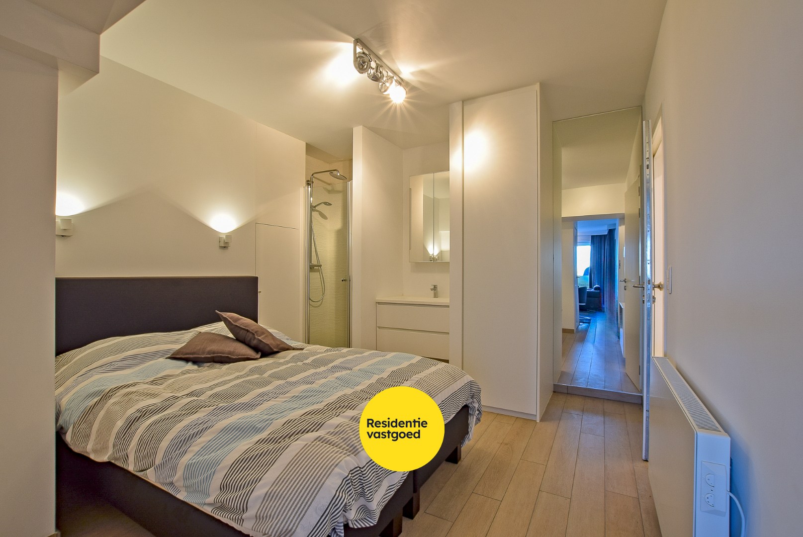 Prachtig afgewerkt appartement (45m²) met frontaal zeezicht op de zeedijk van Nieuwpoort! - foto 5