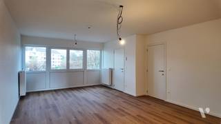 Découvrez cet appartement entièrement rénové dans un emplacement central au cœur de Zolder. Cet appartement prêt à l'emploi allie le confort moderne...