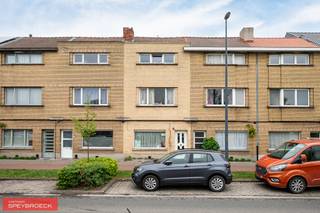 TE KOOP IN GENT DE PINTELAAN 152 Zeer goed gelegen woning vlakbij UZ Gent, tram, bus, winkels in de directe omgeving, scholen enz. OP...
