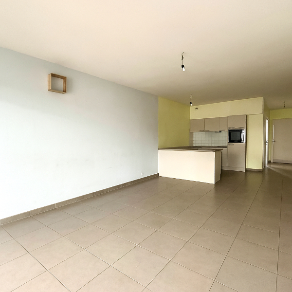 Ruim en lichtrijk appartement met 2 slaapkamers, terras en 'dubbele' autostaanplaats op een boogscheut van de Leie - foto 2