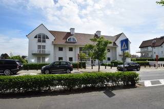 Te huur: garagebox voor één wagen in een prestigieuze residentie in de Kustlaan, gemakkelijk toegankelijk. Goed gelegen op de verdieping...