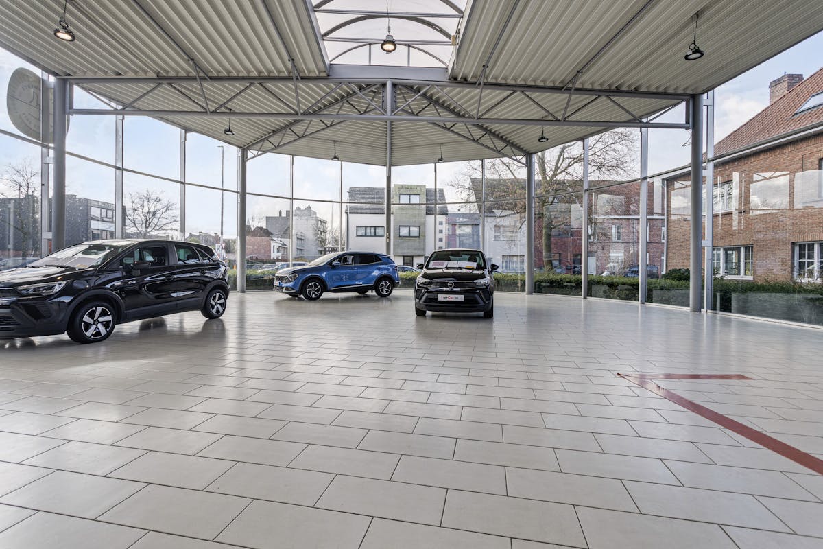 Uniek commercieel huurpand op dé invalsweg van Brugge. - foto 5