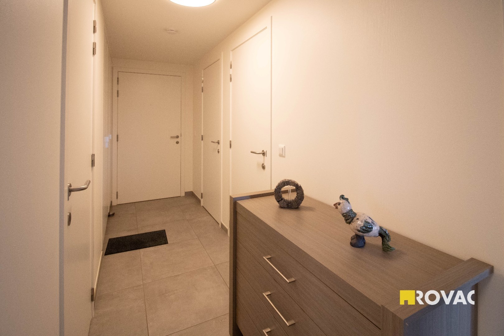 Prachtig afgewerkt en lichtrijk appartement op 2e verdieping met private autostaanplaats - foto 5