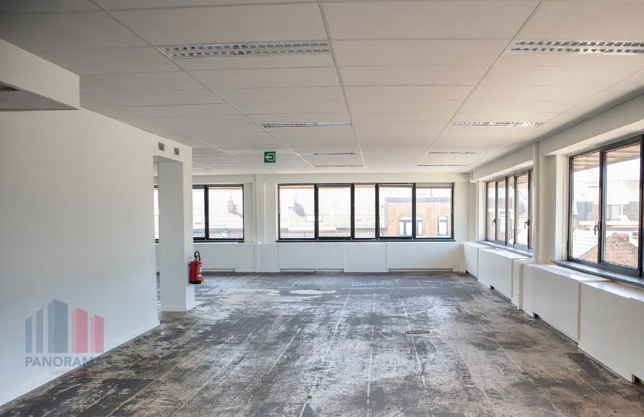 Bureaux de 932 m² le long du R0 - photo 2
