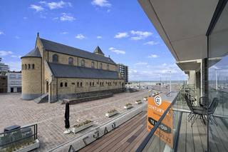 Appartement aux finitions luxueuses avec vue sur la mer, combinant des matériaux de haute qualité avec le souci du détail, situé dans un...