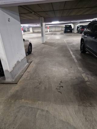 Unieke investeringskans! In de prestigieuze Empire Building, gelegen aan de Appelmansstraat 25 in hartje Antwerpen, bieden wij 2...