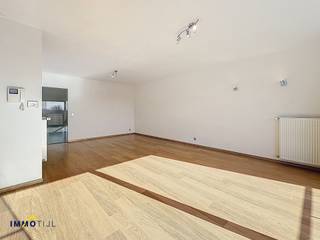 Deze unieke opbrengsteigendom bestaat uit drie gelijkaardig ingedeelde, instapklare appartementen. Elk appartement beschikt over een inkomhal...