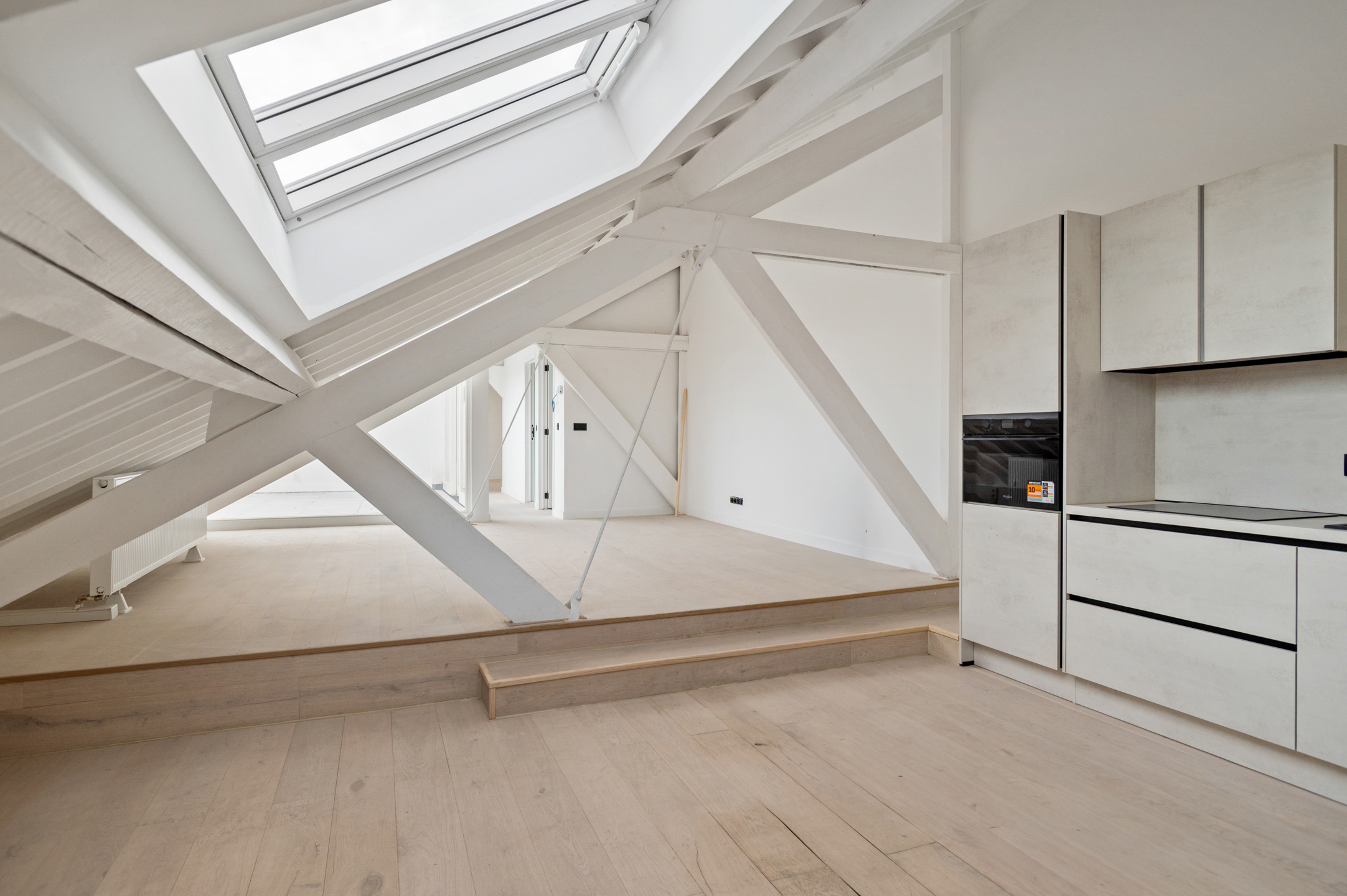 Lichtrijk appartement met groot terras in de oude Whitbread-fabriek - foto 4