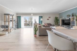 ZEER RUIM GERENOVEERD APPARTEMENT MET 3 GROTE SLAAPKAMERS INCL GARAGEhal, zeer ruime living met veel lichtinval, aanpalend lang terras , vrij recente...