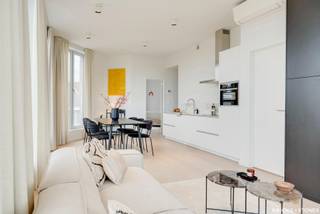 Deze indrukwekkende hoekpenthouse biedt een ongeëvenaard, panoramisch uitzicht over het groene Park Spoor Noord. Gelegen in een recent en...