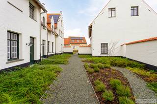 Een gezellige woonerf werd gecreëerd tussen de Ingooigemstraat en Scheldestraat in het hart van Otegem. Er zijn 8 prachtige woningen in...