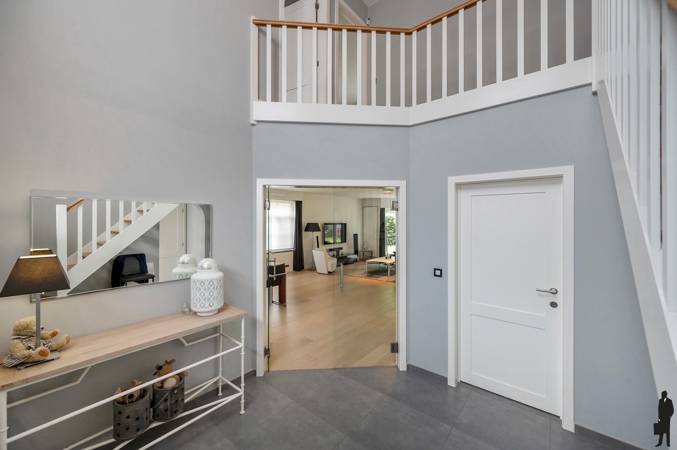 Verrassend instapklare ruime woning op centrale locatie te Brasschaat! - foto 2
