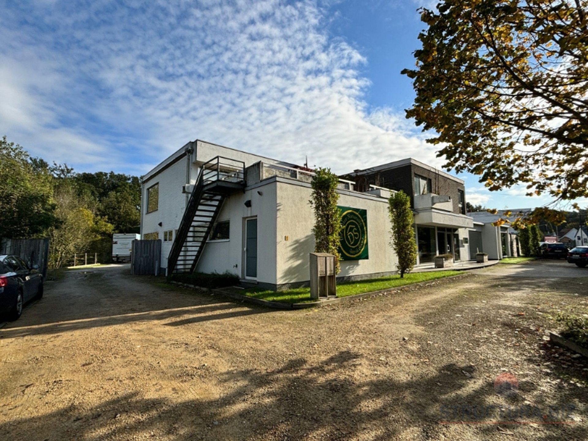 Commerciële Showroom met Magazijn op Toplocatie in Bonheiden – Te koop - foto 1