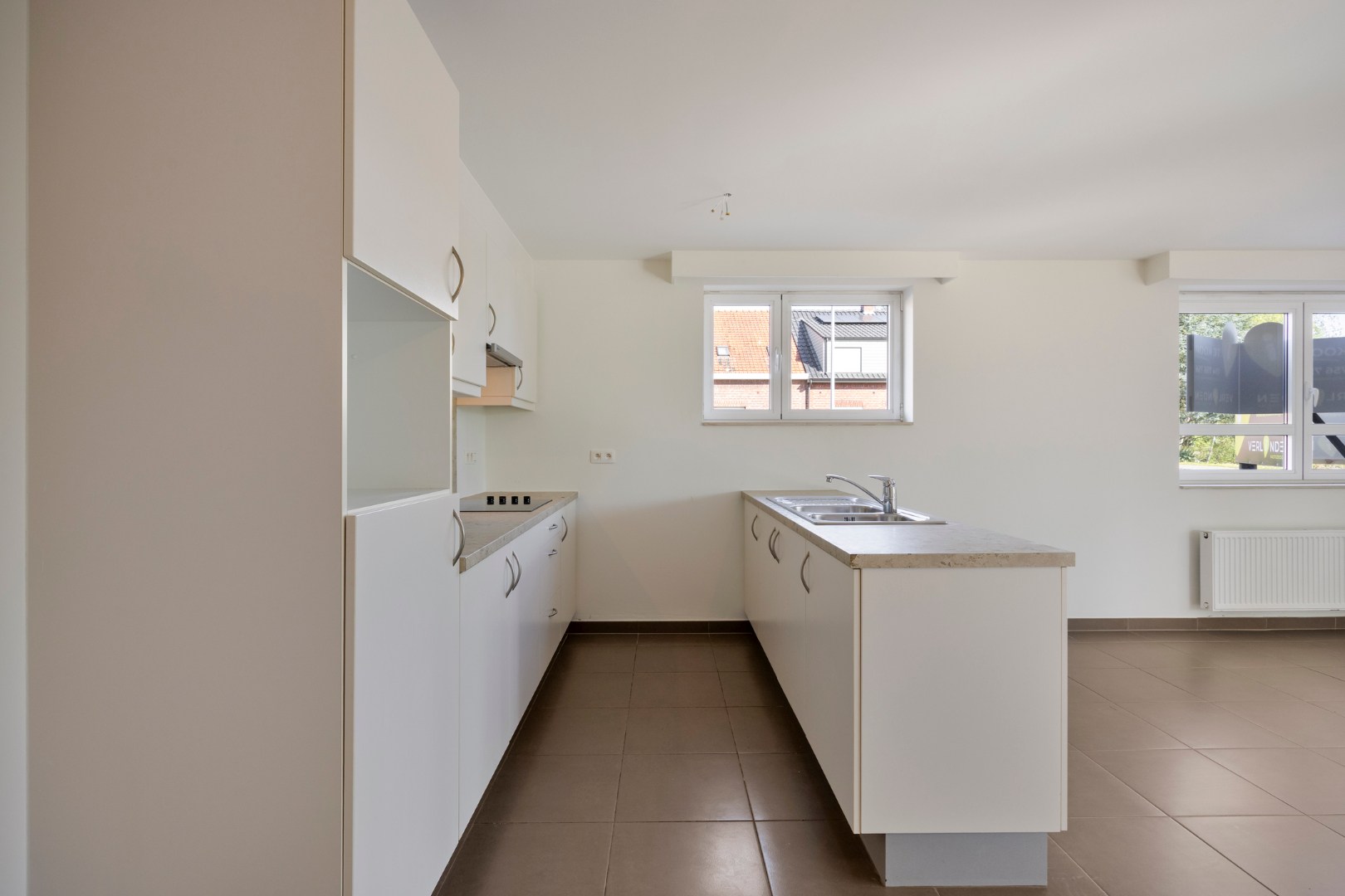 Ruim gelijkvloers 2 slaapkamer appartement met garage op centrale ligging te Dessel - foto 5