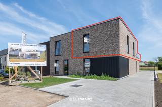 Ruim penthouse van 91,50m2, 2 slaapkamers en een enorm terras van nog eens 30m2 en dit helemaal op het zuiden!! Doorheen het volledige...