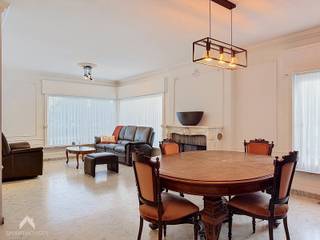 <p>Goed onderhouden vrijstaande woning, gelegen in een rustige woonwijk op fietsafstand van het centrum van Kortrijk en met een uitstekende verbinding naar de E403, E17 en R8.</p>
<p>De woning omvat een inkomhal met vestiairehoek en apart toilet, een ruime en lichtrijke leefruimte met zit- en eethoek en een leefkeuken voorzien van alle comfort. Aansluitend bevinden zich een droge kelder, inpandige garage en berging. Aan de voorzijde is er een gezellig zonneterras en achteraan ligt een ruime tuin met tuinberging en oprit.</p>
<p>Het slaapgedeelte omvat 2 slaapkamers en een vernieuwde badkamer met douche, lavabomeubel en toilet, met aansluitend een ruime dressing. De ruime nachthal biedt de mogelijkheid om een vaste trap naar de zolderruimte te plaatsen. Deze verdieping kan verder ingericht worden tot extra slaapkamers. Momenteel is er reeds een slaapkamer aanwezig met aanpalende ruimte voorzien van toilet en lavabo.</p>
<p></p>
<p>Extra troeven:</p>
<p></p>
<ul>
<li>Conforme elektriciteit</li>
<li>Geen renovatieverplichting</li>
<li>Voorzien van rolluiken</li>
<li>Ruime zolder</li>
<li>Droge kelder</li>
<li>Topligging in rustige woonwijk</li>
<li>Vlotte verbinding naar autosnelwegen en ring</li>
<li>Mogelijkheid tot extra slaapkamers</li>
</ul>
<p></p>
<p>Deze woning is te koop ZONDER makelaar via het concept van Smart Houses! Wenst u verdere inlichtingen of een bezoek? Contacteer rechtstreeks de eigenaar via <span>+32478473160</span></p>