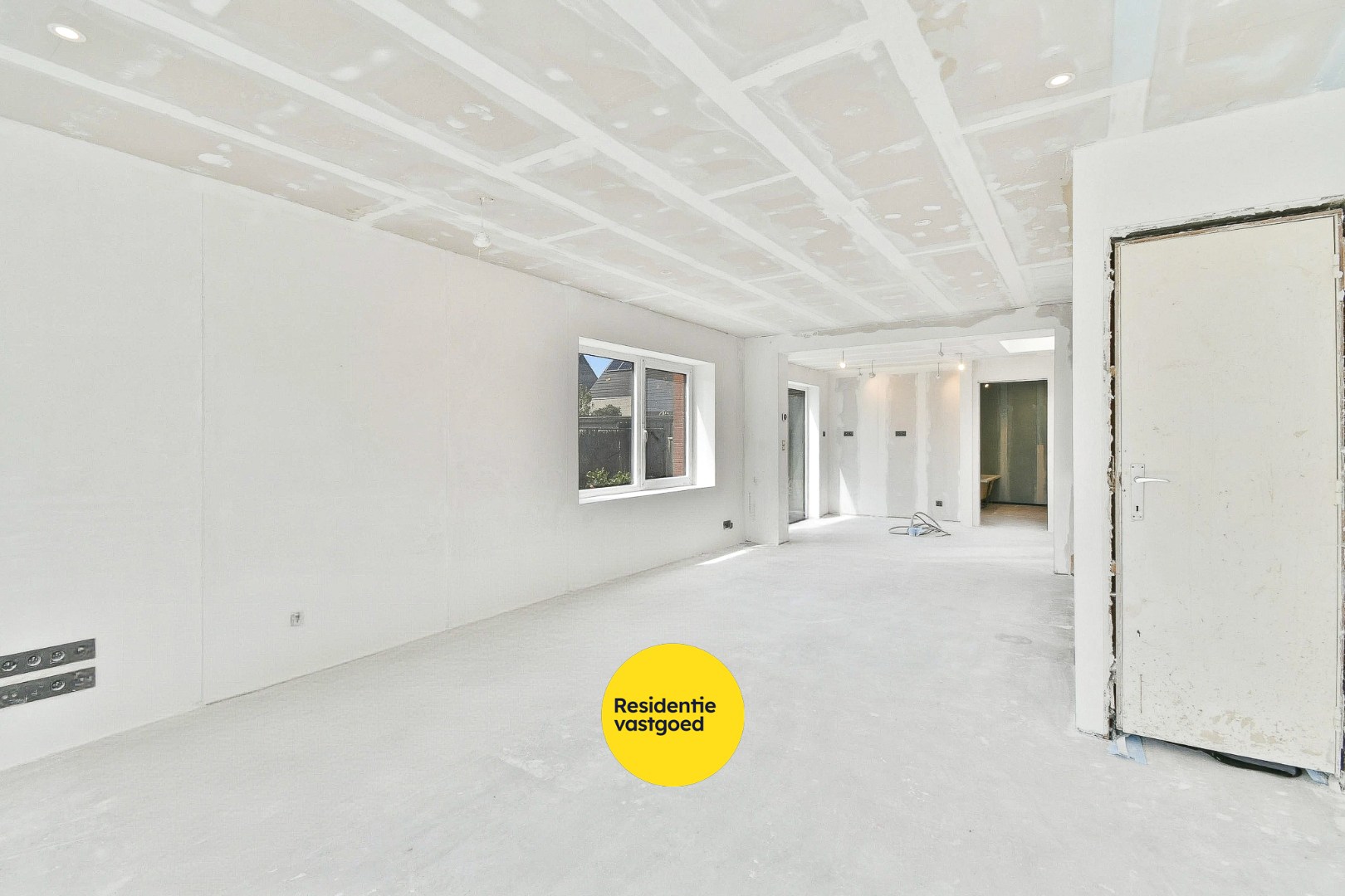 Woning met reeds aangevatte renovatie en veel potentieel - foto 5