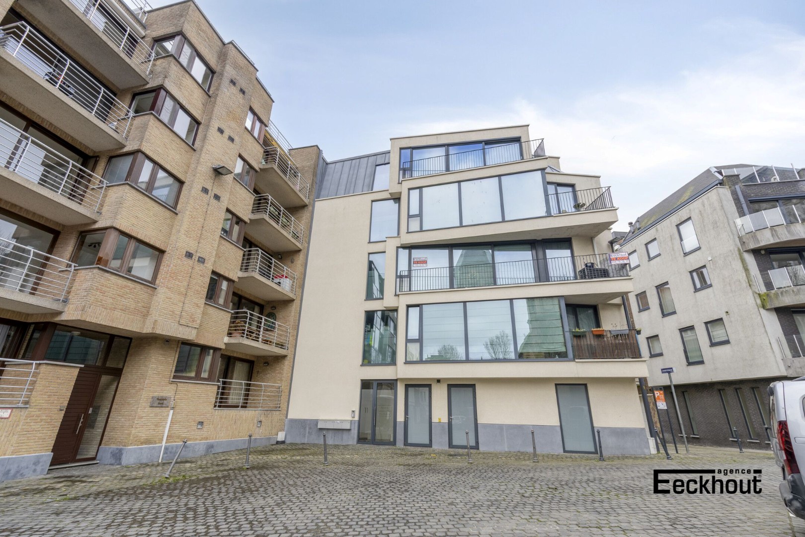 Modern appartement met terras en open zicht op Petrus- en Paulusplein. - foto 2