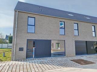 Lot 44 is een halfopen bebouwing met moderne bouwstijl : 2 bouwlagen met hellend dak.GELIJKVLOERS : inkom, wc, ruime living, open keuken met eiland,...