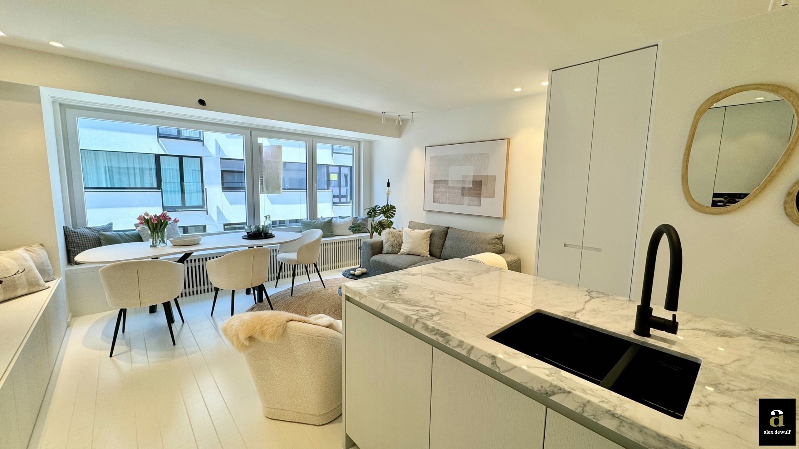 Lichtrijk gerenoveerd appartement nabij de winkels, het strand en de zee. - foto 4